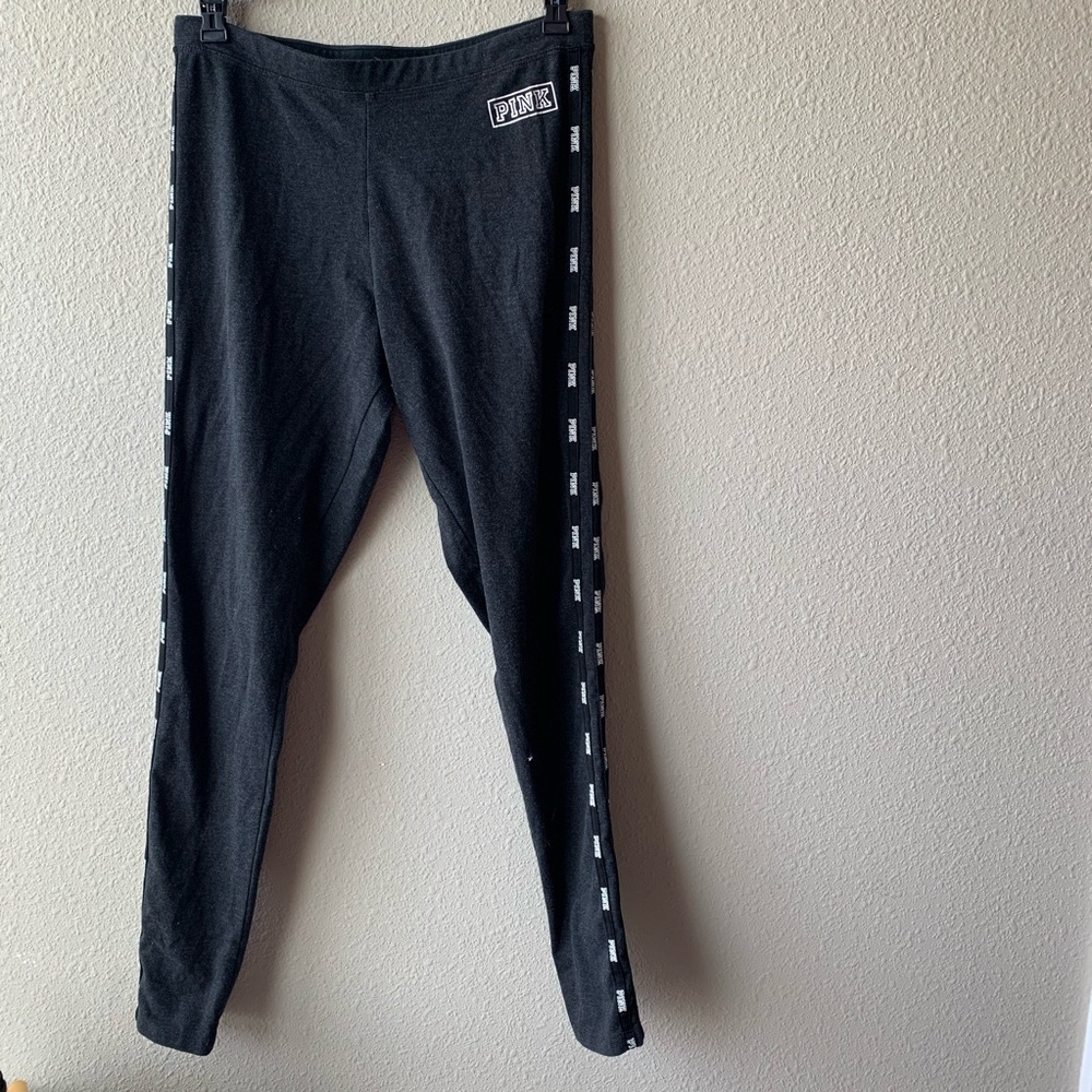 Victoria’s Secret PINK leggings with leg detail 🤩